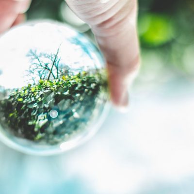 Desmontaje sostenible de estructuras en retail de lujo para conservar materiales y facilitar su posterior reutilización.