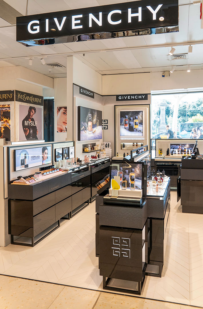 Corner Givenchy Kenzo El Corte Inglés Plaza de Cataluña