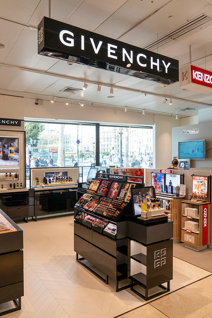 Corner Givenchy Kenzo El Corte Inglés Plaza de Cataluña
