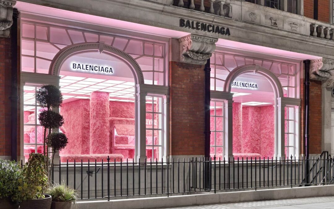 La nueva pop-up de Balenciaga que pone en valor el mobiliario comercial de lujo