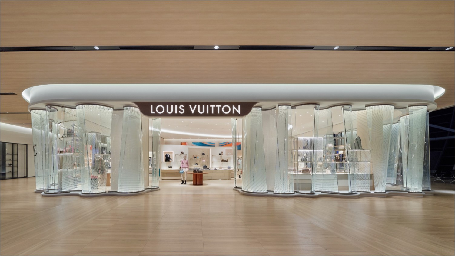 Pop-up store de lujo de Louis Vuitton en aeropuerto de Seúl, ejemplo de retail premium en entornos aeroportuarios.