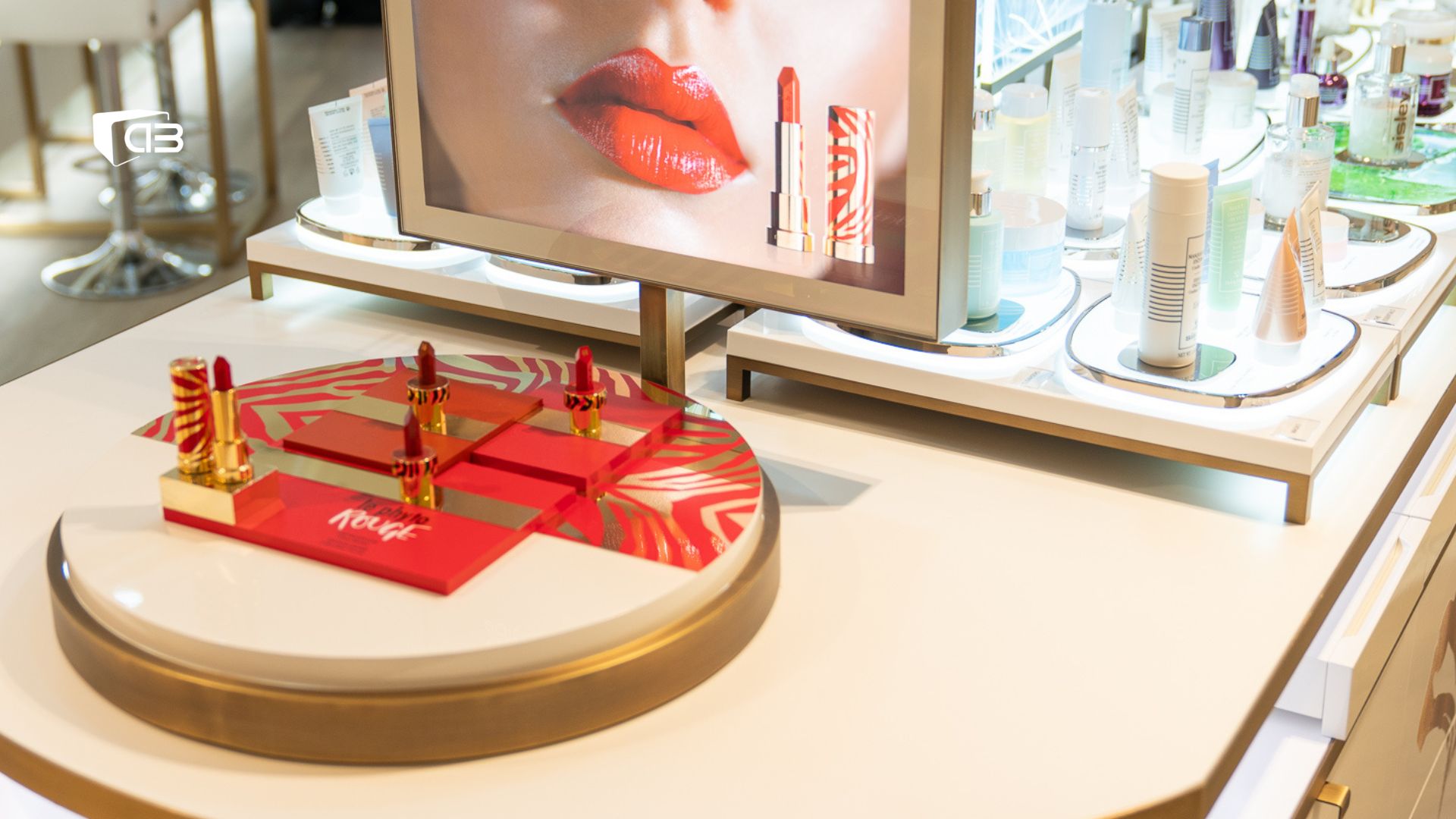 Retail de lujo en verano: materiales, diseño y confort para proteger la experiencia y el producto